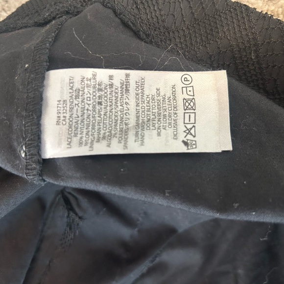 Armani Exchange balloon puff bottom lace top size 2 great used condition - Picture 12 of 14